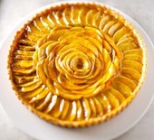 Apple tart per sliced