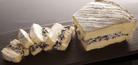 Brie de Meaux with Truffle per 100g* 100g